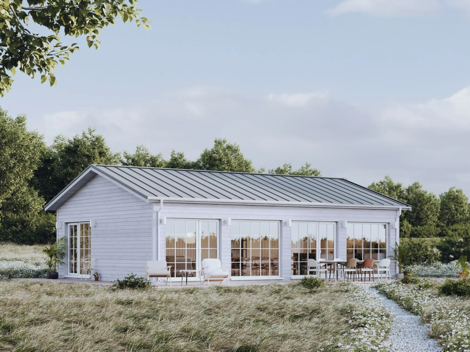 Helårsbolig_Klassisk_80.2_Exterior_hvit_fasad_stående_panel_store_vinduer_sprosser_terasse_platetak