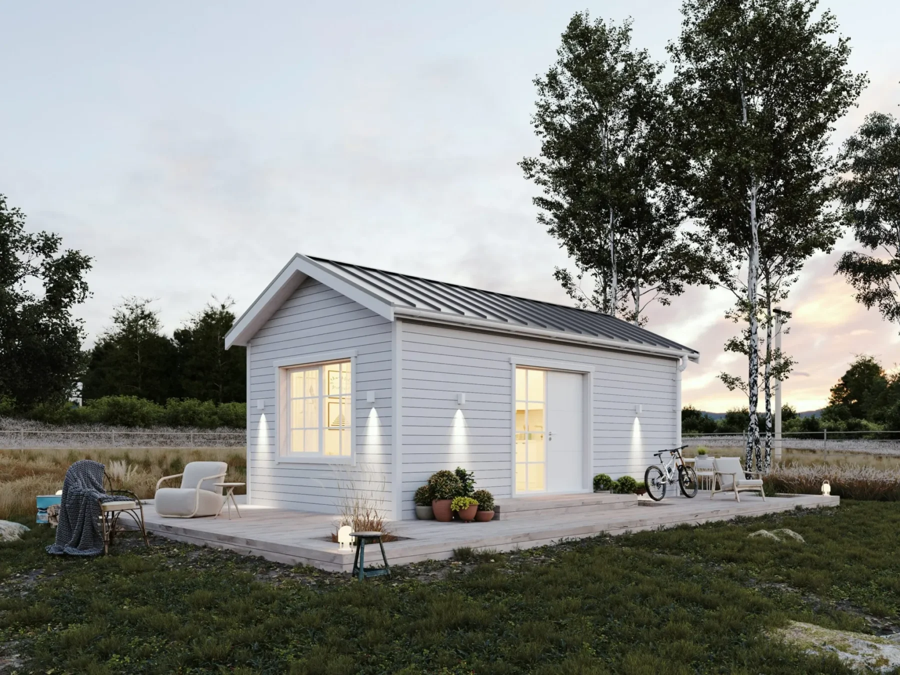 Mikrohus_Klassisk_30.3K_hvit_fasade_liggende_panel_hvit_ytterdør_vinduer_terrasse_platetak_kveld