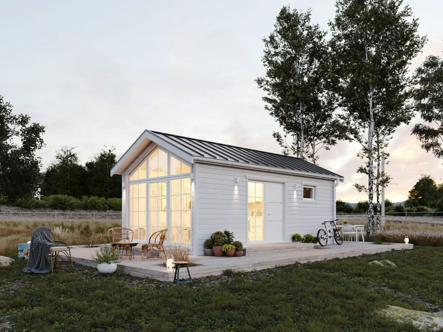 Mikrohus_Klassisk_Panorama_30.3KH_Eksteriør_hvit_fasade_liggende_panel_hvit_ytterdør_vinduer_terrasse_store_vinduer_sprosser_platetak_kveld